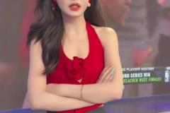 美娜臉色難看：一個(gè)蘭德?tīng)栆粋€(gè)戈貝爾就把湖人打沒(méi)了