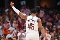 米切爾首節(jié)高效表現(xiàn)：10中4砍下12分2助攻2搶斷