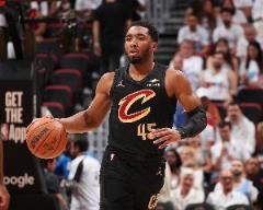 米切爾系列賽爆發(fā) 場(chǎng)均41.3分6.3板6助驚艷全場(chǎng)