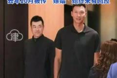 易建聯(lián)陷“嫖娼”風(fēng)波近半年后首度公開(kāi)露面 王仕鵬陪同現(xiàn)身律所