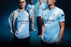 彪馬推出曼城新賽季主場球衣：經典天藍色與白色斜條紋組合