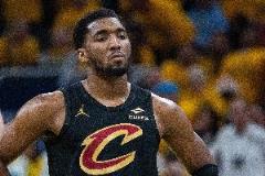 Shams：米切爾確認(rèn)腳踝傷勢(shì)復(fù)發(fā)，G5賽前將決定是否出戰(zhàn)