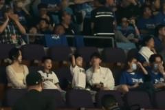 馬龍一家四口亮相CBA總決賽G4現場觀戰(zhàn)