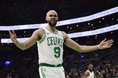 德里克-懷特：我得到了很好的空位機會，也感謝隊友找到了我