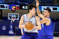 楊瀚森試訓(xùn)第二戰(zhàn)18分鐘高效輸出11分6板6助1帽