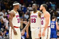 庫(kù)里：我們?nèi)允菭?zhēng)冠熱門(mén)，聯(lián)盟年輕力量無(wú)法撼動(dòng)我們的地位