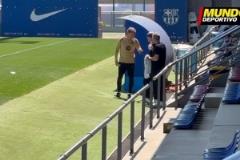 勒夫現(xiàn)身巴薩訓(xùn)練場(chǎng)，曾與弗里克共事于德國(guó)隊(duì)