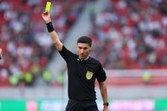 記者談點(diǎn)球判罰：麥麥提江堅(jiān)持己見(jiàn)，點(diǎn)球爭(zhēng)議引爭(zhēng)議