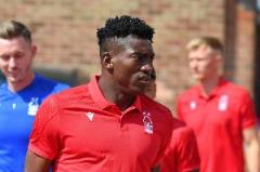 阿沃尼伊感謝球迷支持，期待重返球場(chǎng)