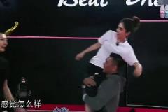 Ella現(xiàn)場(chǎng)坐在易建聯(lián)肩膀，倆人這體型差距還以為父女呢