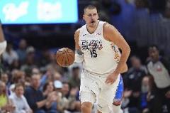 約基奇打滿第三節(jié)卻僅獲一次三分出手機(jī)會(huì)