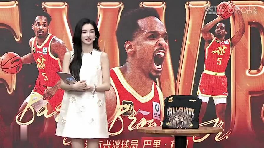 女主播稱要向郭艾倫學(xué)習(xí)球技，郭艾倫回應(yīng)她學(xué)不了