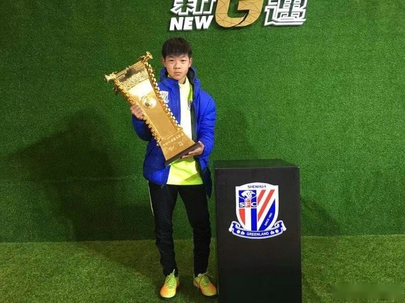 韓嘉文完成一線隊(duì)首秀分享照片：十年的等待終于實(shí)現(xiàn)