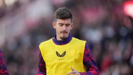 塞維利亞后衛(wèi)薩拉斯涉賭案新細(xì)節(jié)曝光：操縱黃牌與假賬戶(hù)下注