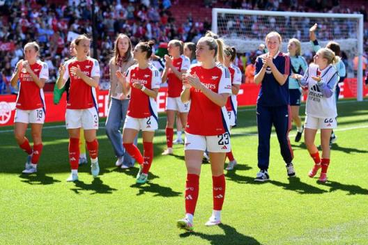 英超女足前隊(duì)員：槍手作為弱勢方有機(jī)會(huì)挑戰(zhàn)巴薩，盡管對手確實(shí)殘暴