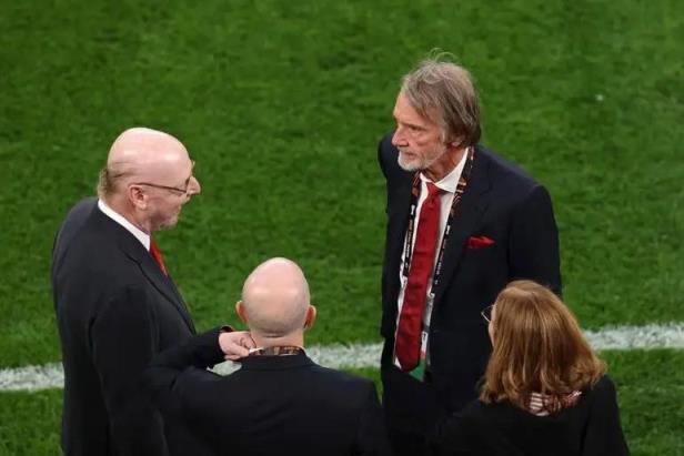 曼聯(lián)今日報(bào)送裁員200人名單，理療師和按摩師在列