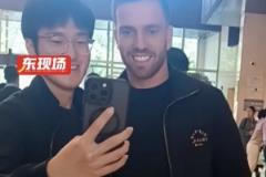 國腳人氣高漲 國足集結(jié)備戰(zhàn)世預(yù)賽18強(qiáng)賽關(guān)鍵戰(zhàn)