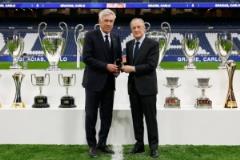 6個(gè)賽季15座冠軍！弗洛倫蒂諾為安切洛蒂頒發(fā)皇馬金質(zhì)鑲鉆徽章