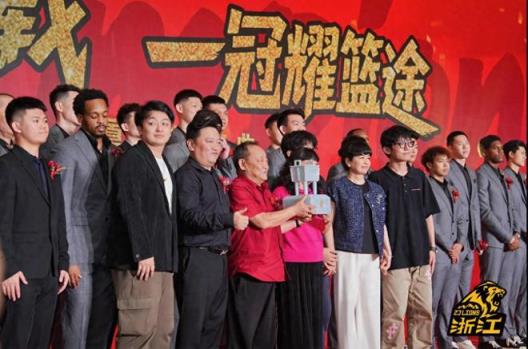 蘇群透露球隊(duì)欲轉(zhuǎn)讓 兩位禁賽教練或入名人堂