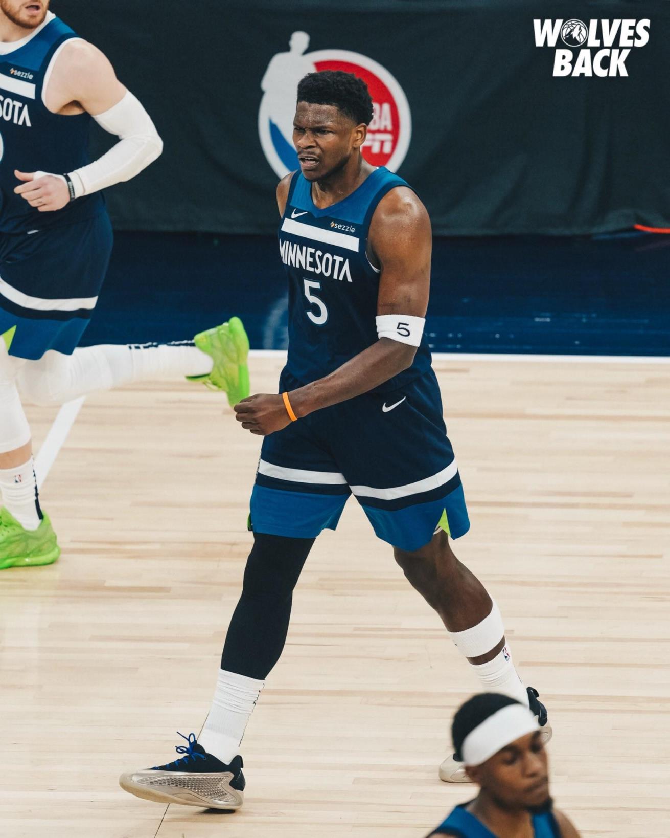 G3半場亞歷山大失誤頻頻正負(fù)值-25，愛德華茲高效輸出正負(fù)值+25