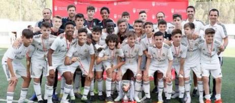 阿隆索首日執(zhí)教皇馬，走進(jìn)青訓(xùn)營更衣室與新隊(duì)員見面