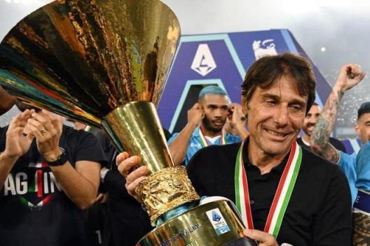 斯基拉：那不勒斯球員和管理層正努力說服孔蒂留任